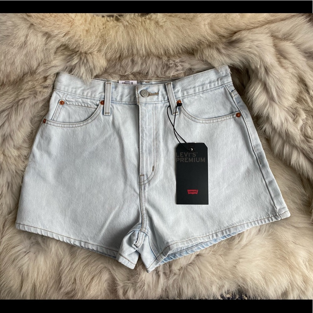 Levi’s High Rise Mom 90s Shorts Size 27 in NWT